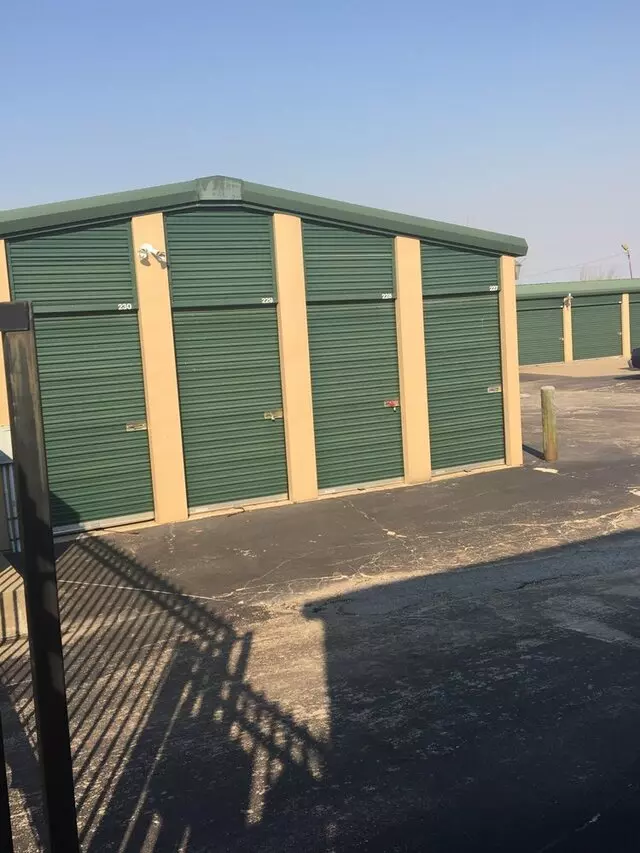 Airport Storage