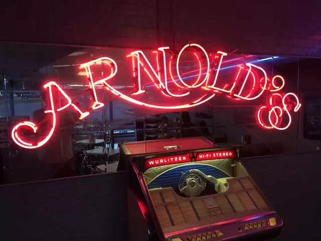 Arnold’s Old Fashioned Hamburgers