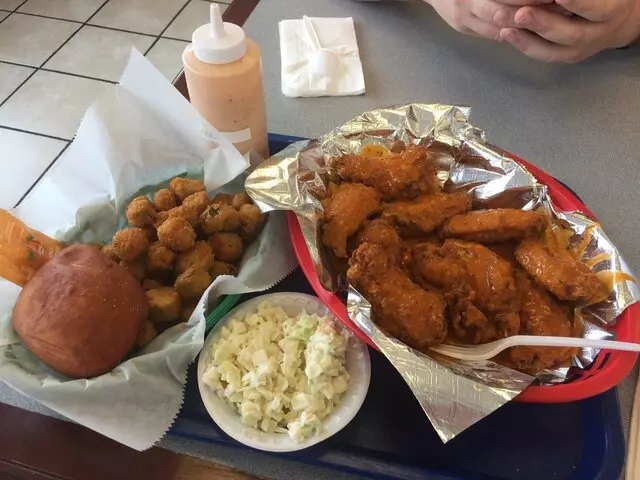 Angie’s Fish & Wings