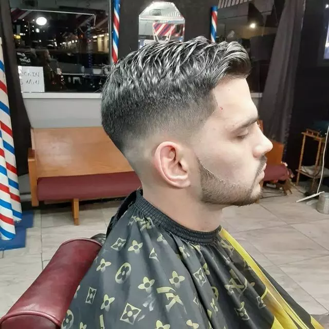 T Razor&apos;s N the Kut barber shop