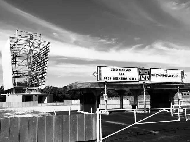 Admiral Twin Drive In