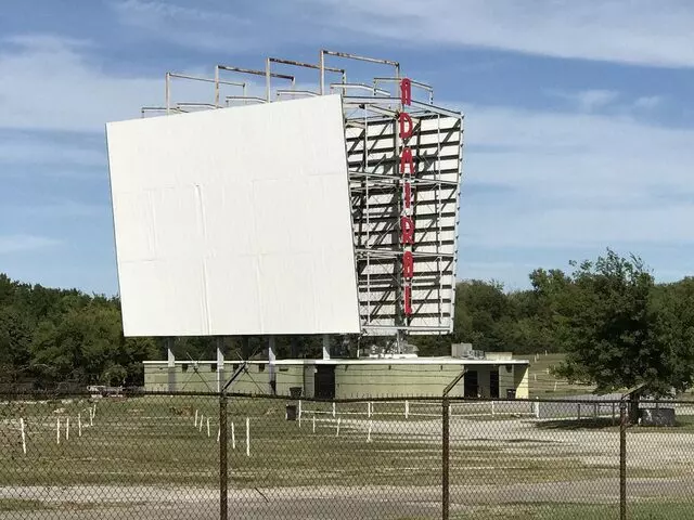 Admiral Twin Drive In