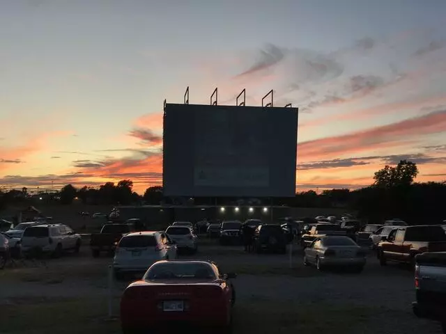 Admiral Twin Drive In
