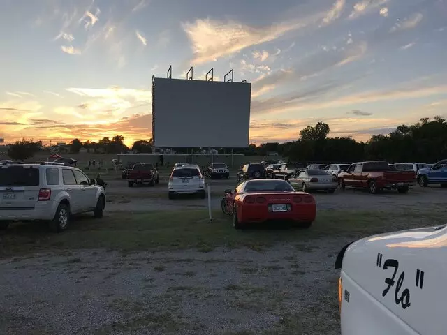 Admiral Twin Drive In