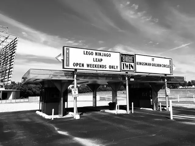 Admiral Twin Drive In