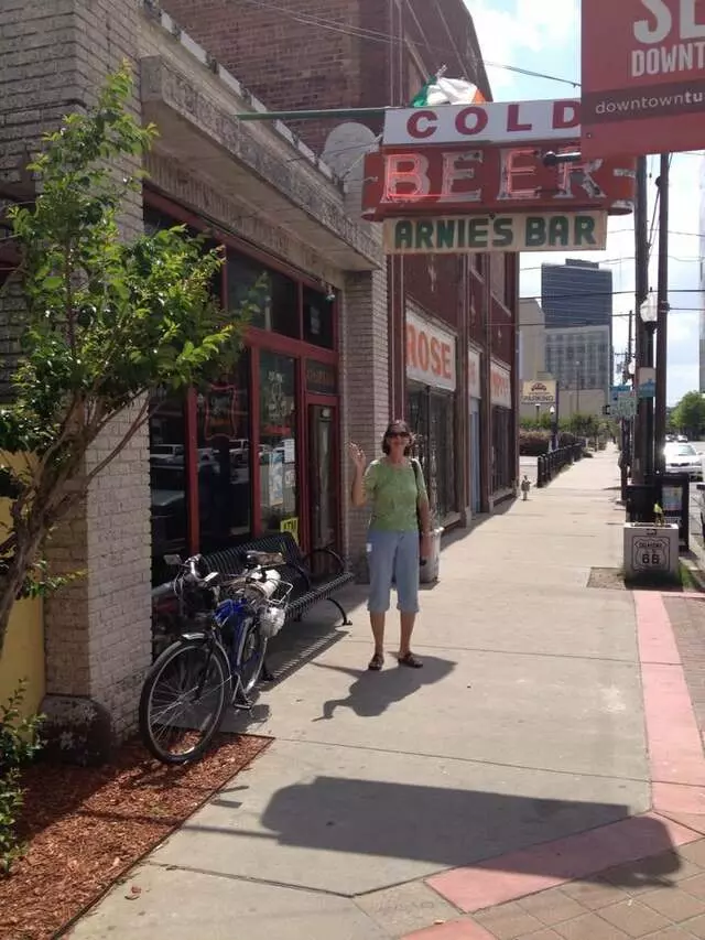 Arnie’s Bar