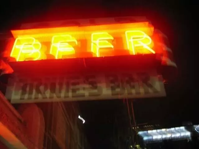Arnie’s Bar