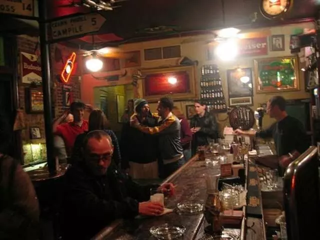Arnie’s Bar