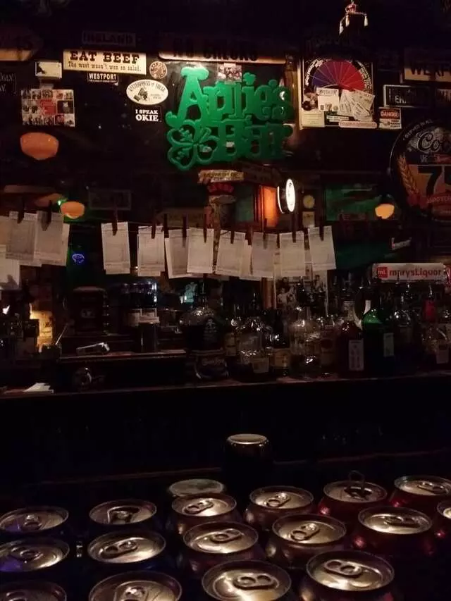 Arnie’s Bar